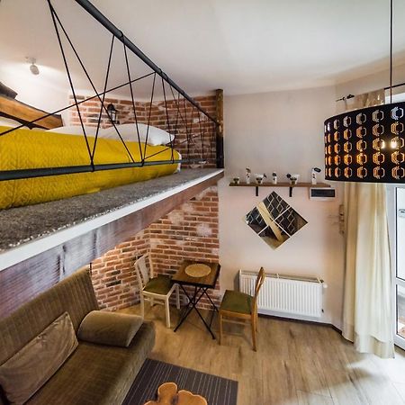 Studio Z Ogrodem Przy Starej Zajezdni Krakau Exterior foto