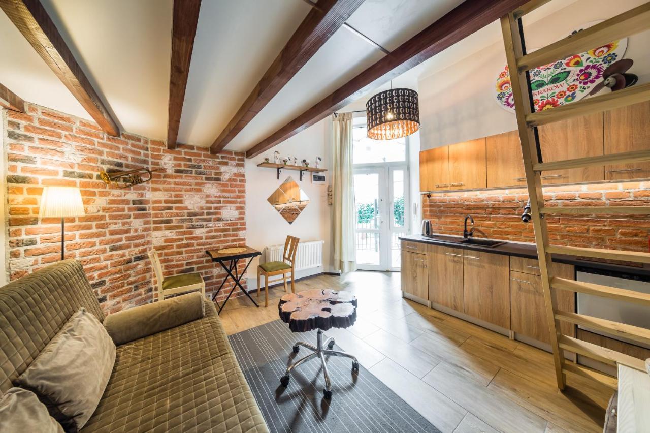 Studio Z Ogrodem Przy Starej Zajezdni Krakau Exterior foto