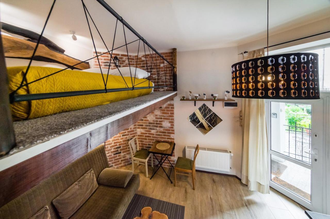 Studio Z Ogrodem Przy Starej Zajezdni Krakau Exterior foto
