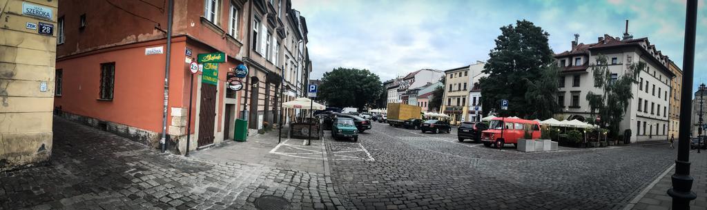Studio Z Ogrodem Przy Starej Zajezdni Krakau Exterior foto