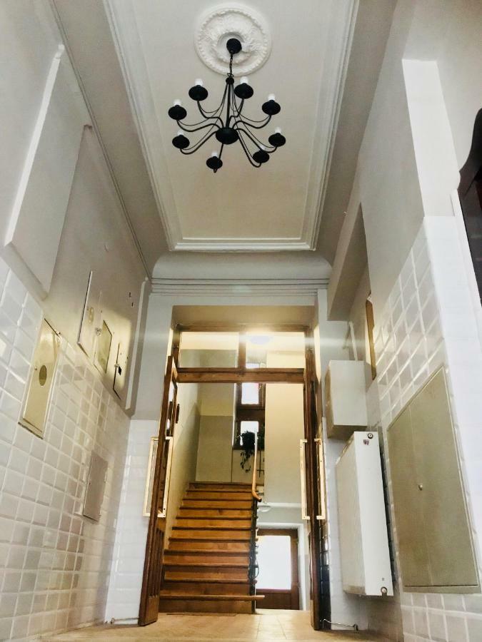 Studio Z Ogrodem Przy Starej Zajezdni Krakau Exterior foto